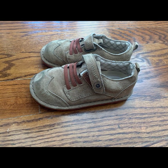 Stride Rite Tan shoes - Picture 2 of 3
